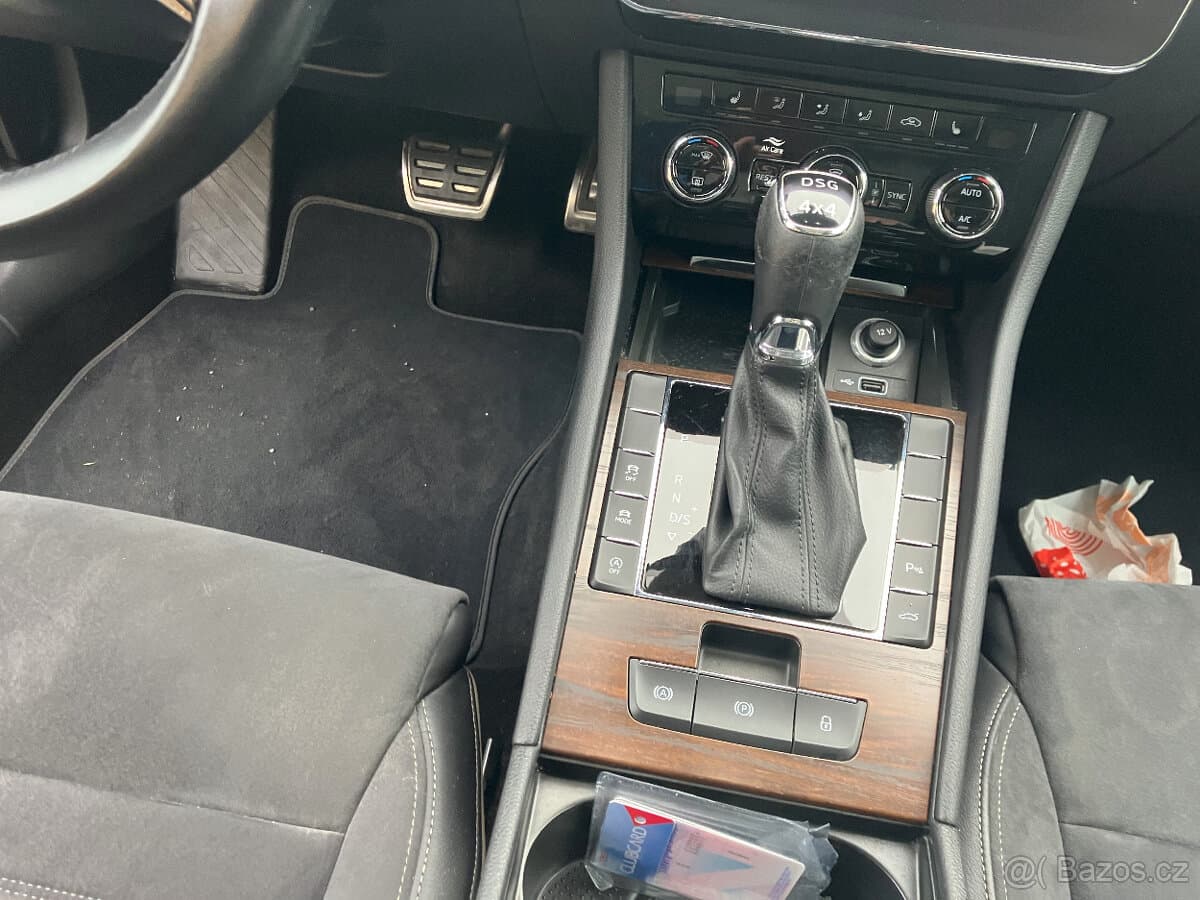 2020 Škoda SUPERB - 9