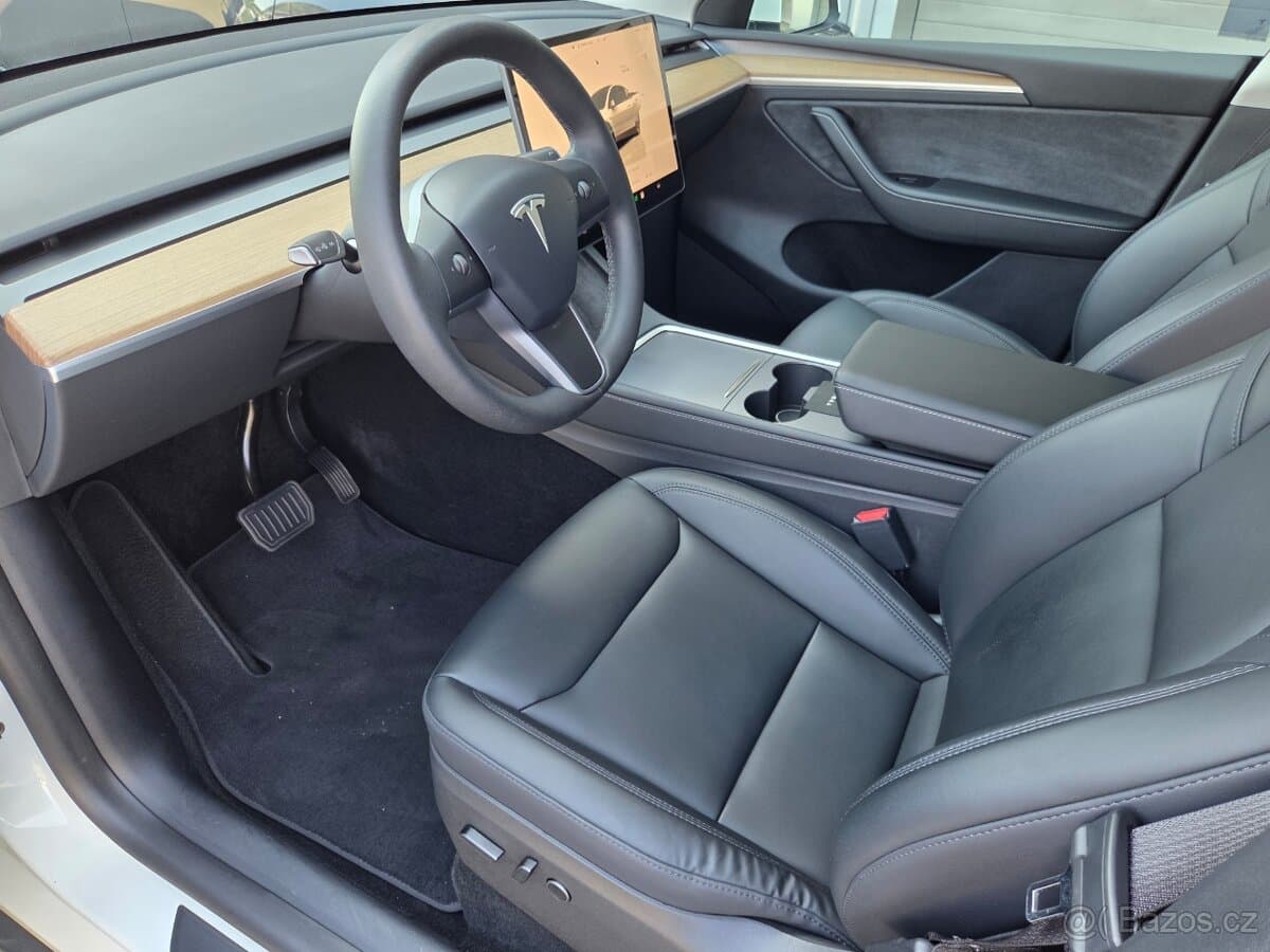 2023 Tesla MODEL Y - 9