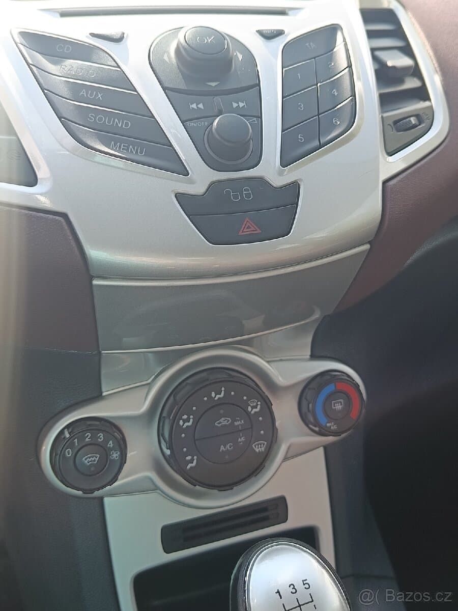 2011 Ford FIESTA - 9