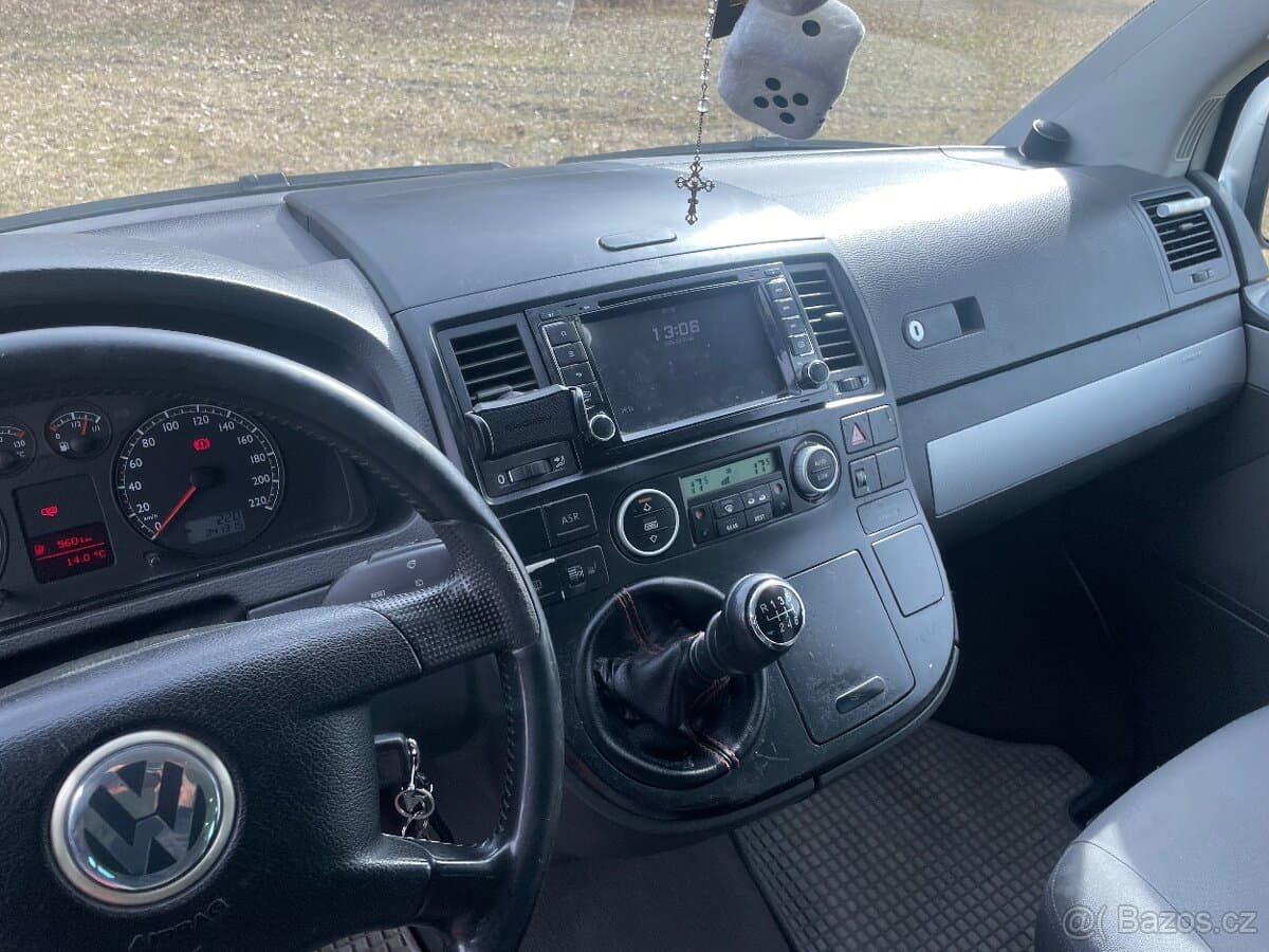Volkswagen MULTIVAN - 9