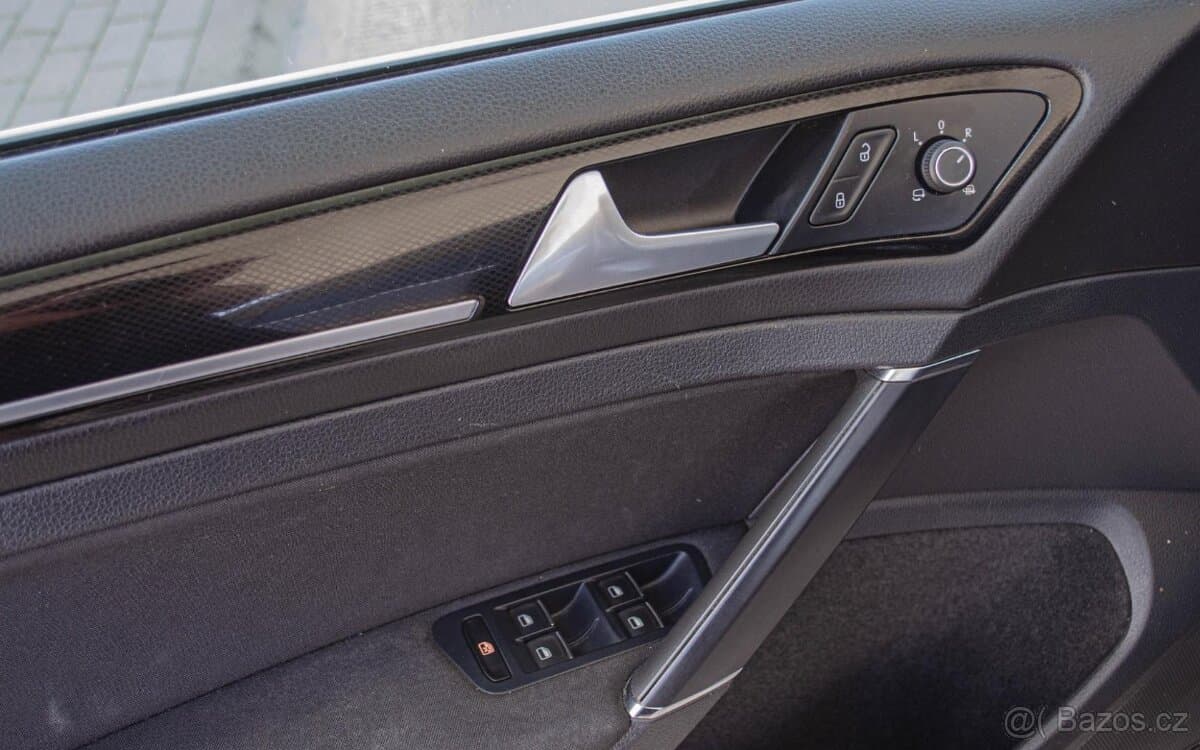 2015 Volkswagen GOLF - 9
