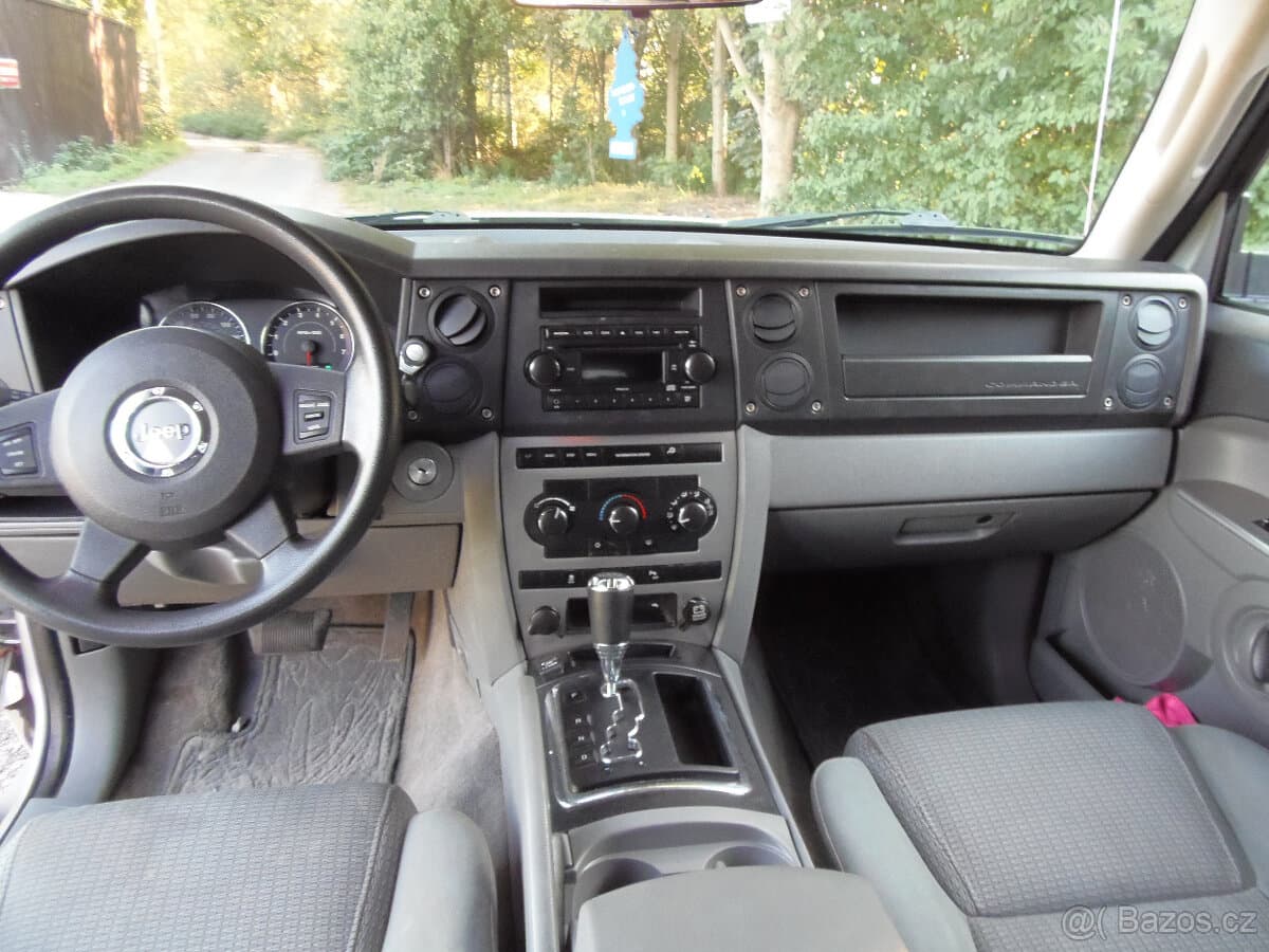 2007 Jeep COMMANDER - 9