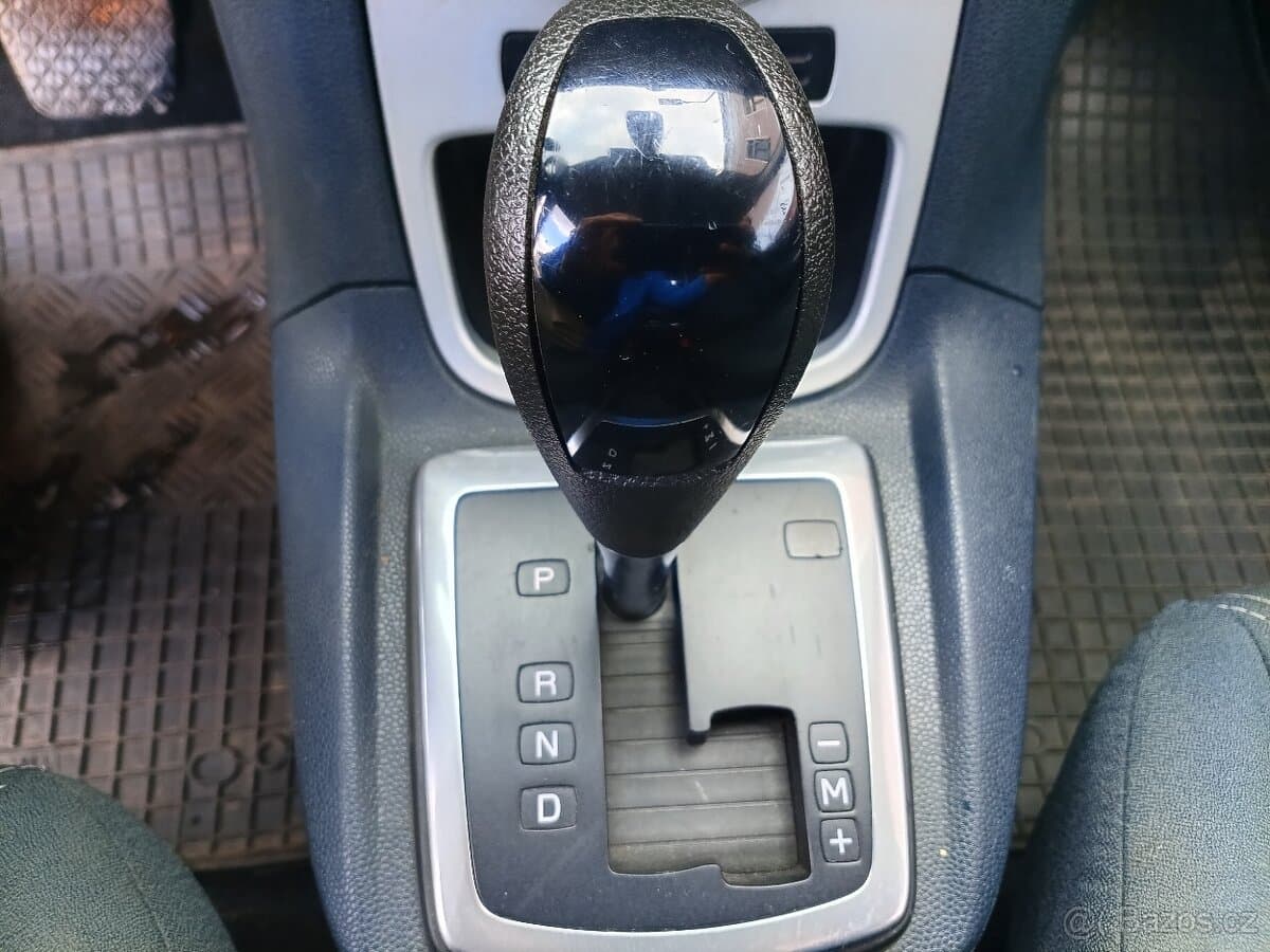 2010 Ford FIESTA - 9