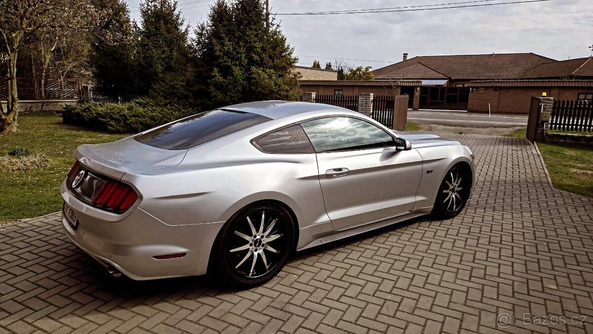 2017 Ford MUSTANG - 9