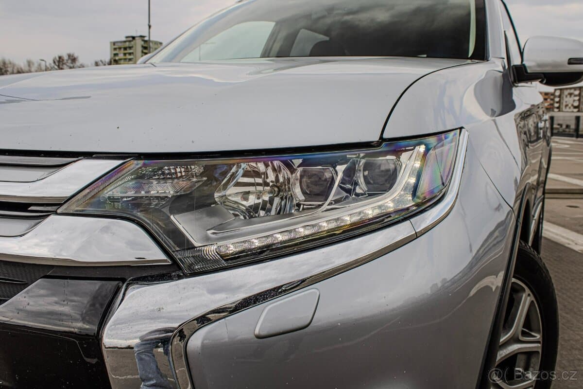 2016 Mitsubishi OUTLANDER - 9