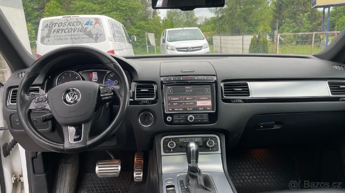 2016 Volkswagen TOUAREG - 9