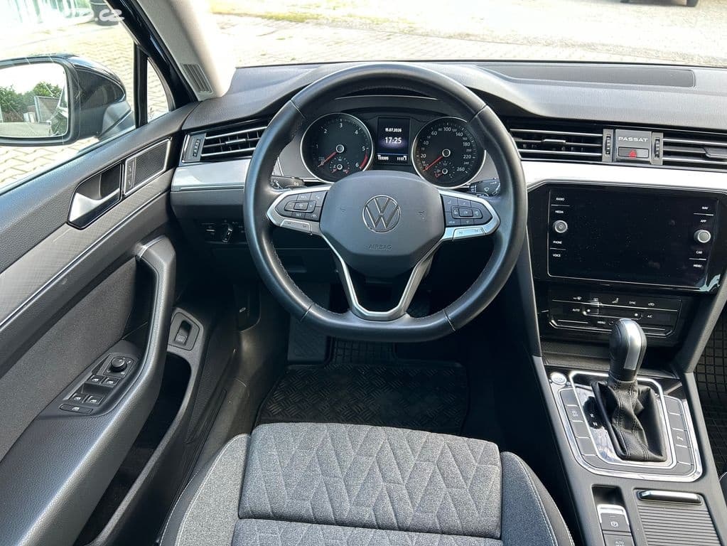 2022 Volkswagen PASSAT - 9