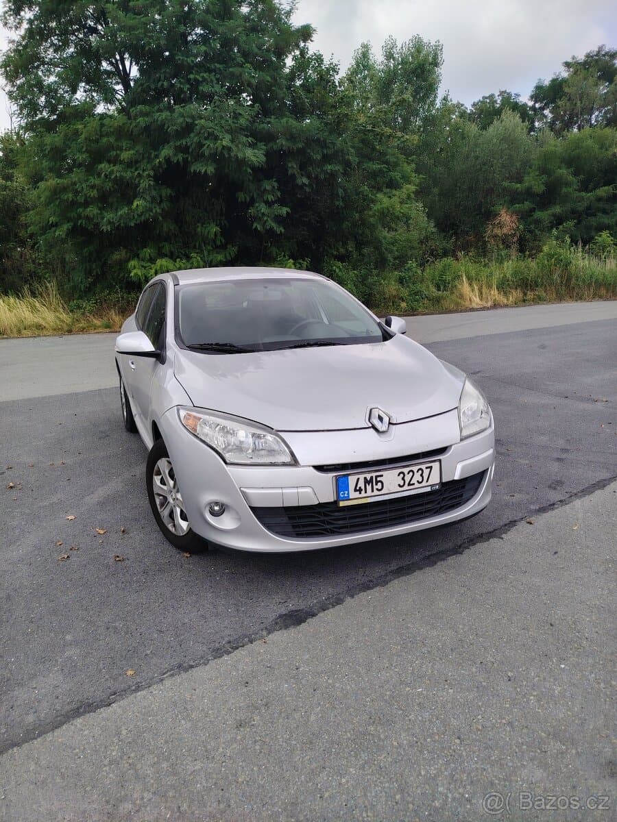 2010 Renault MEGANE - 9