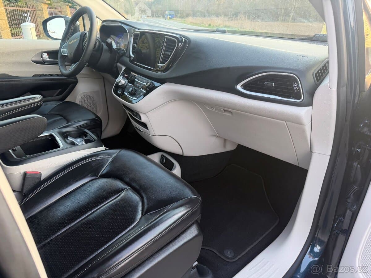2023 Chrysler PACIFICA - 9
