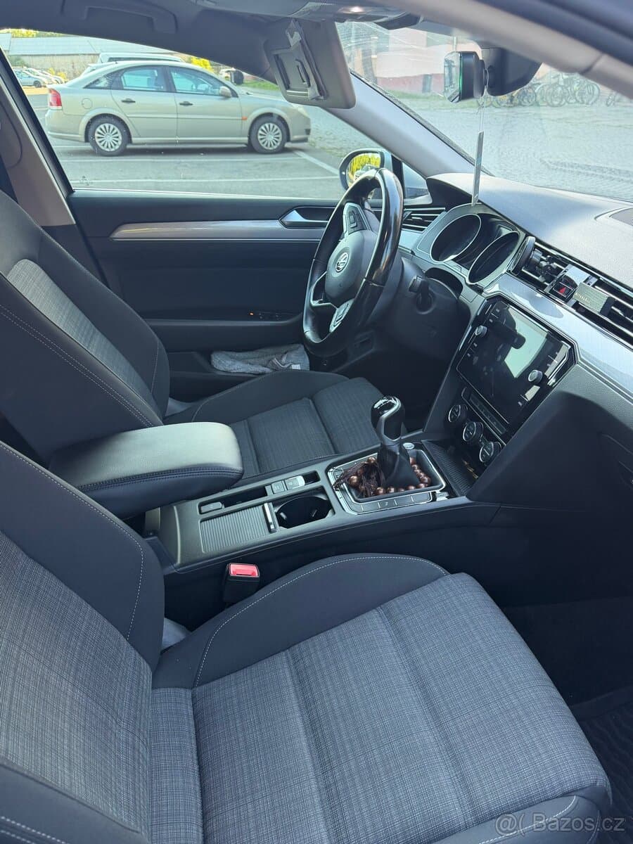 2020 Volkswagen PASSAT - 9