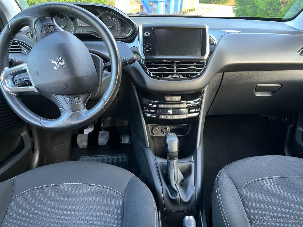 2017 Peugeot 208 - 9