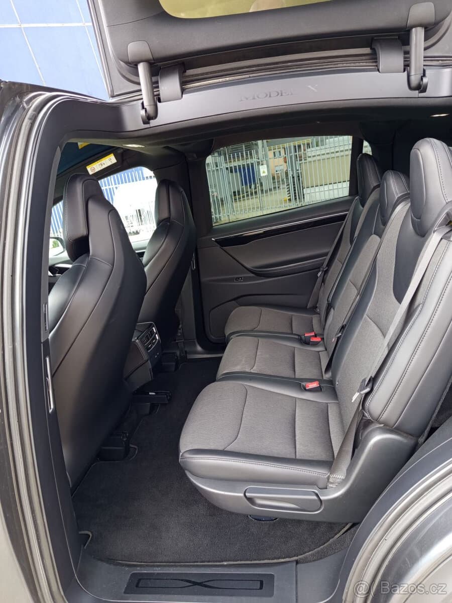 2018 Tesla MODEL X - 9
