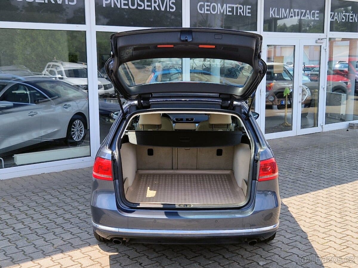 2012 Volkswagen PASSAT - 9
