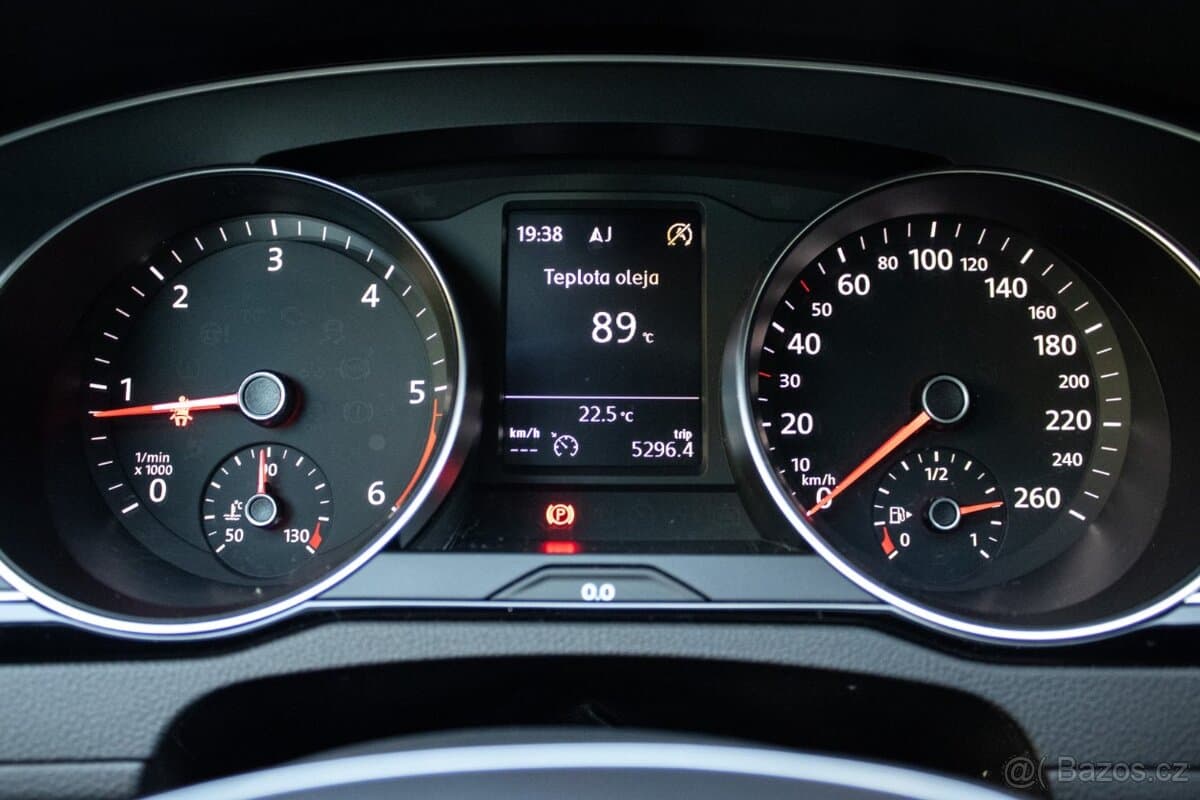 2017 Volkswagen PASSAT - 9