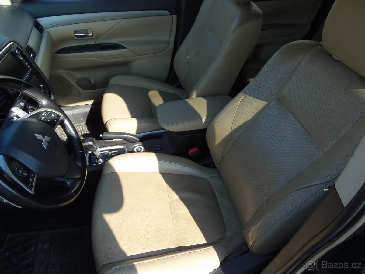 2013 Mitsubishi OUTLANDER - 9