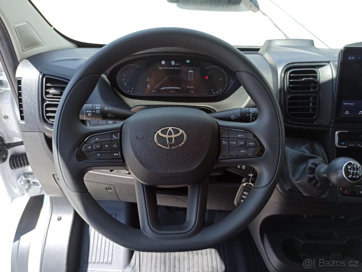 2025 Toyota PROACE - 9