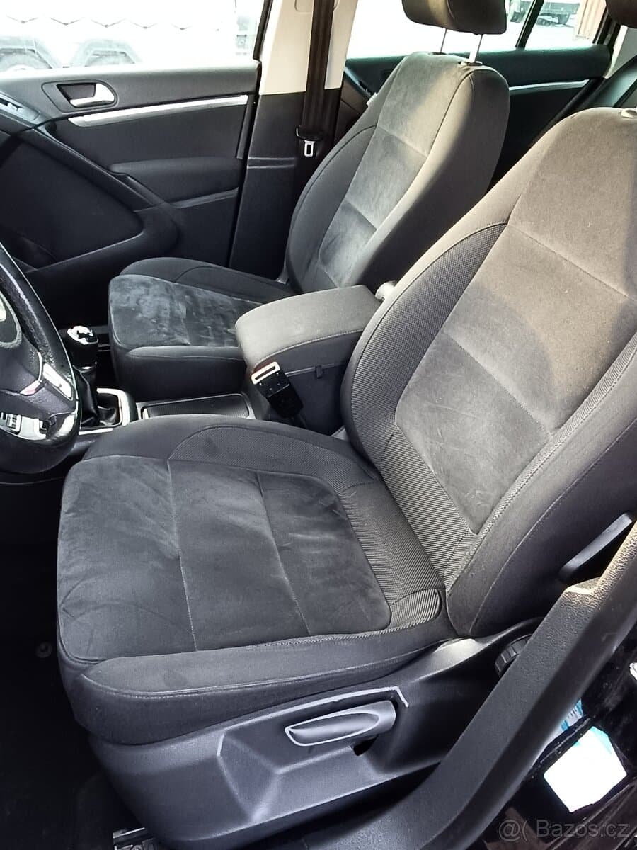 2011 Volkswagen TIGUAN - 9