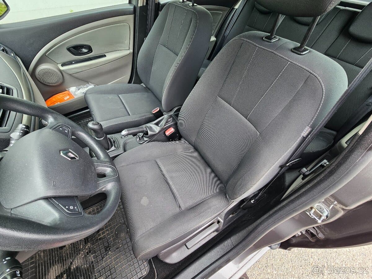 2010 Renault MEGANE - 9