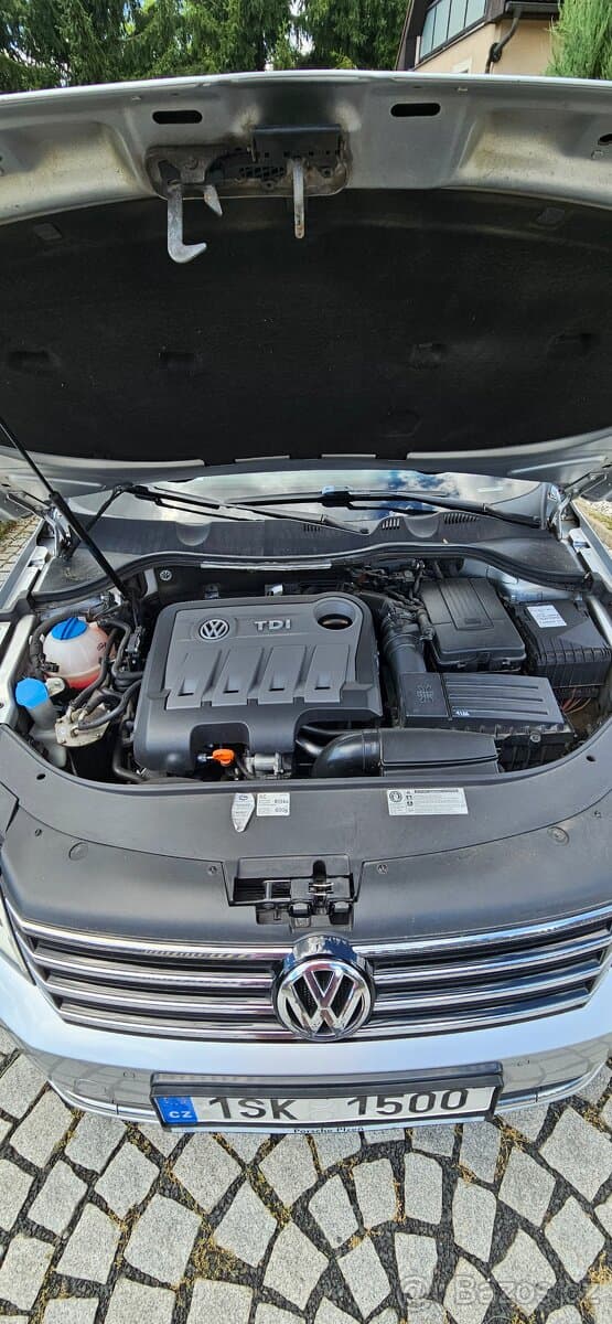 2011 Volkswagen PASSAT - 9