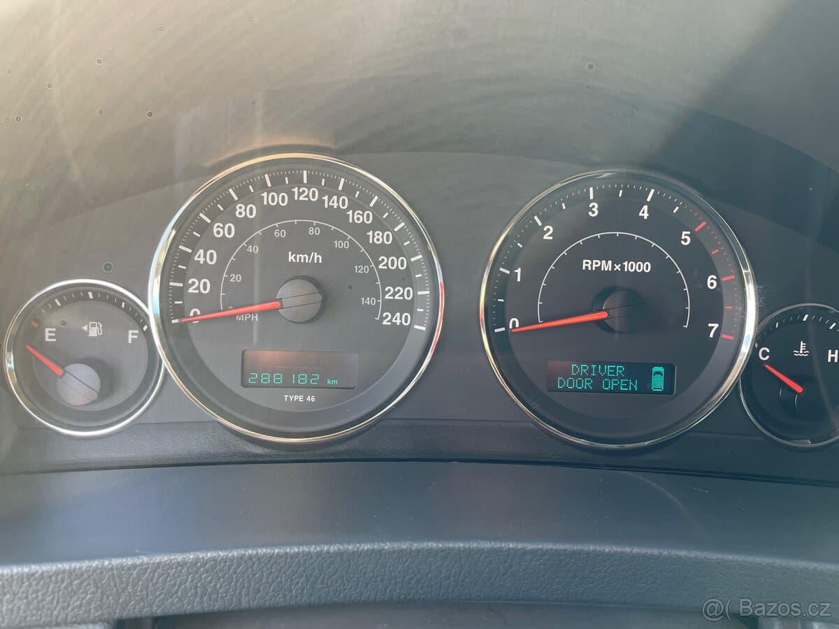 2005 Jeep CHEROKEE - 9