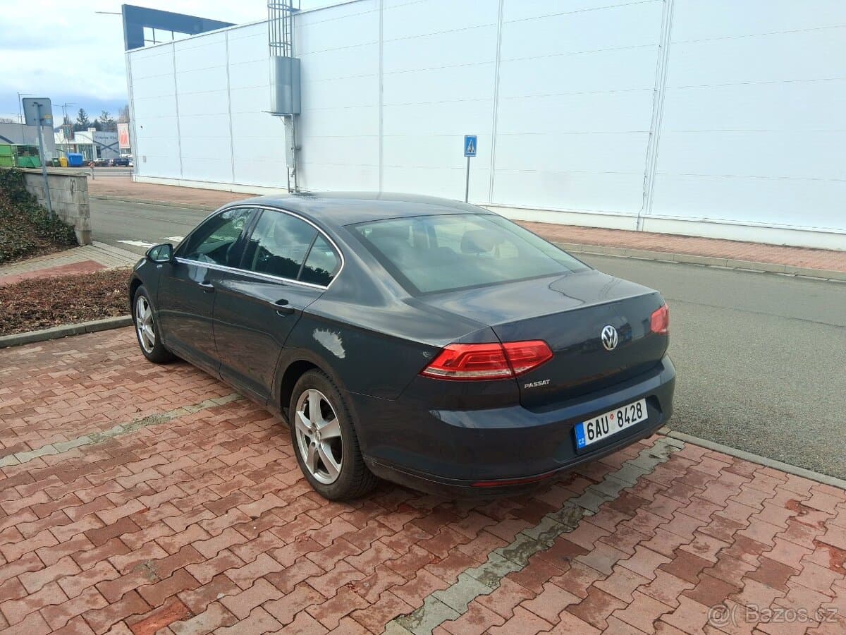 2018 Volkswagen PASSAT - 9
