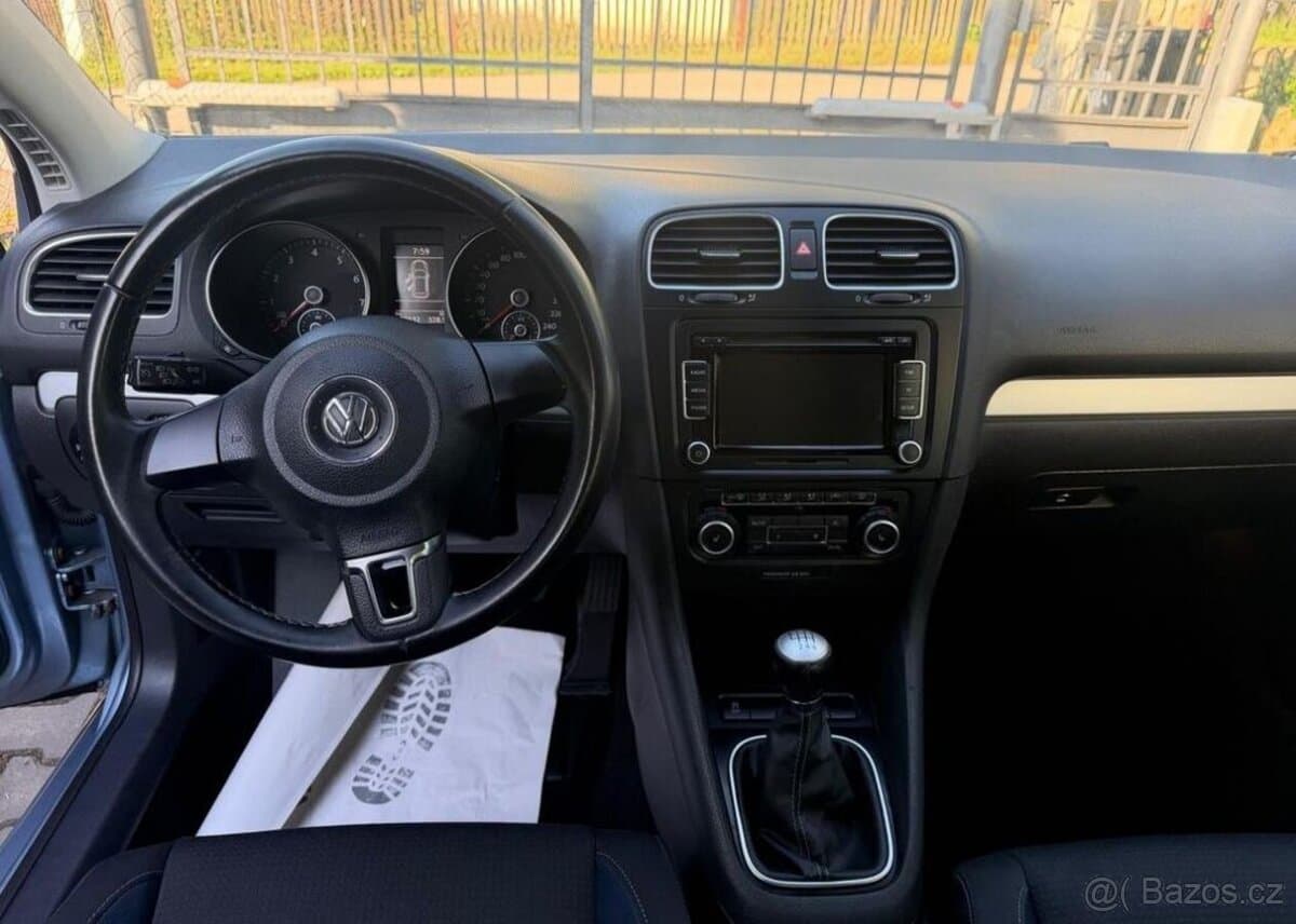 2010 Volkswagen GOLF - 9