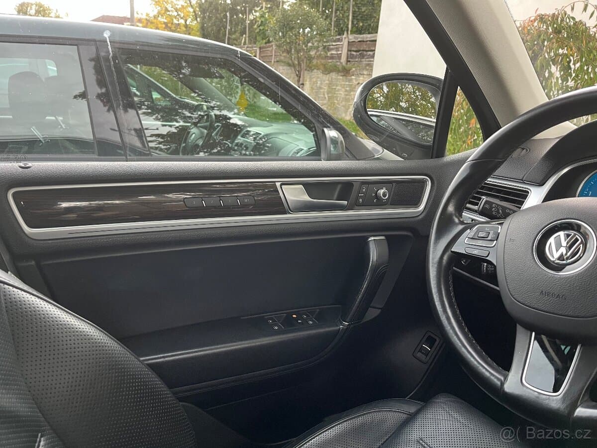 2014 Volkswagen TOUAREG - 9