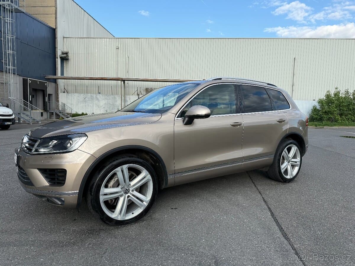 2015 Volkswagen TOUAREG - 9