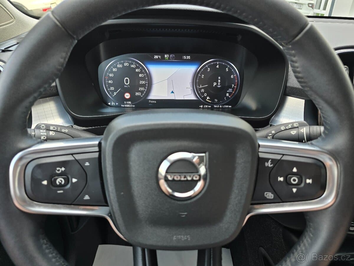 2021 Volvo XC40 - 9
