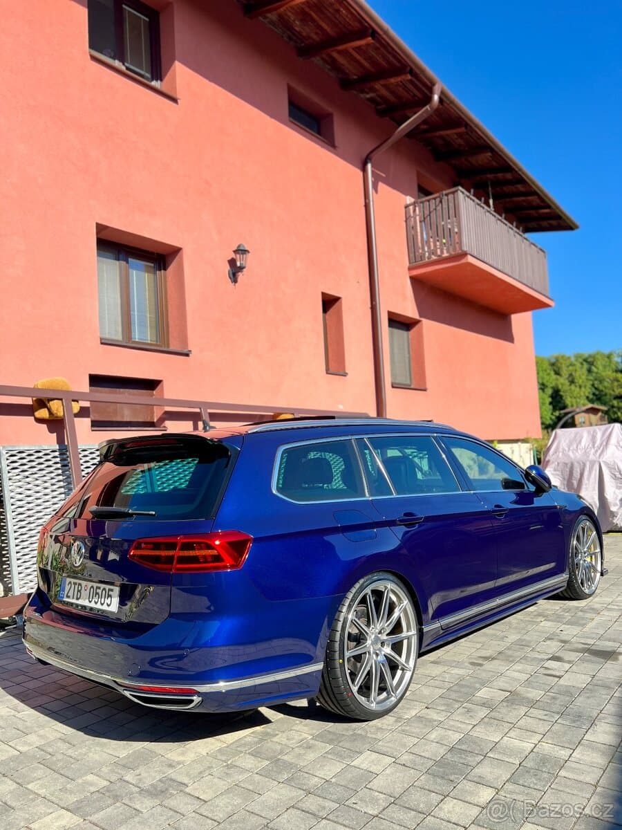 2018 Volkswagen PASSAT - 9