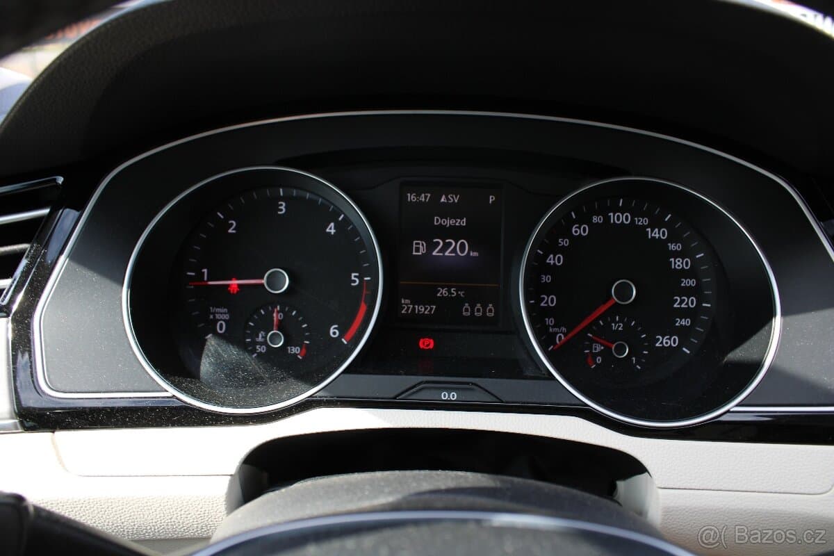 2015 Volkswagen PASSAT - 9