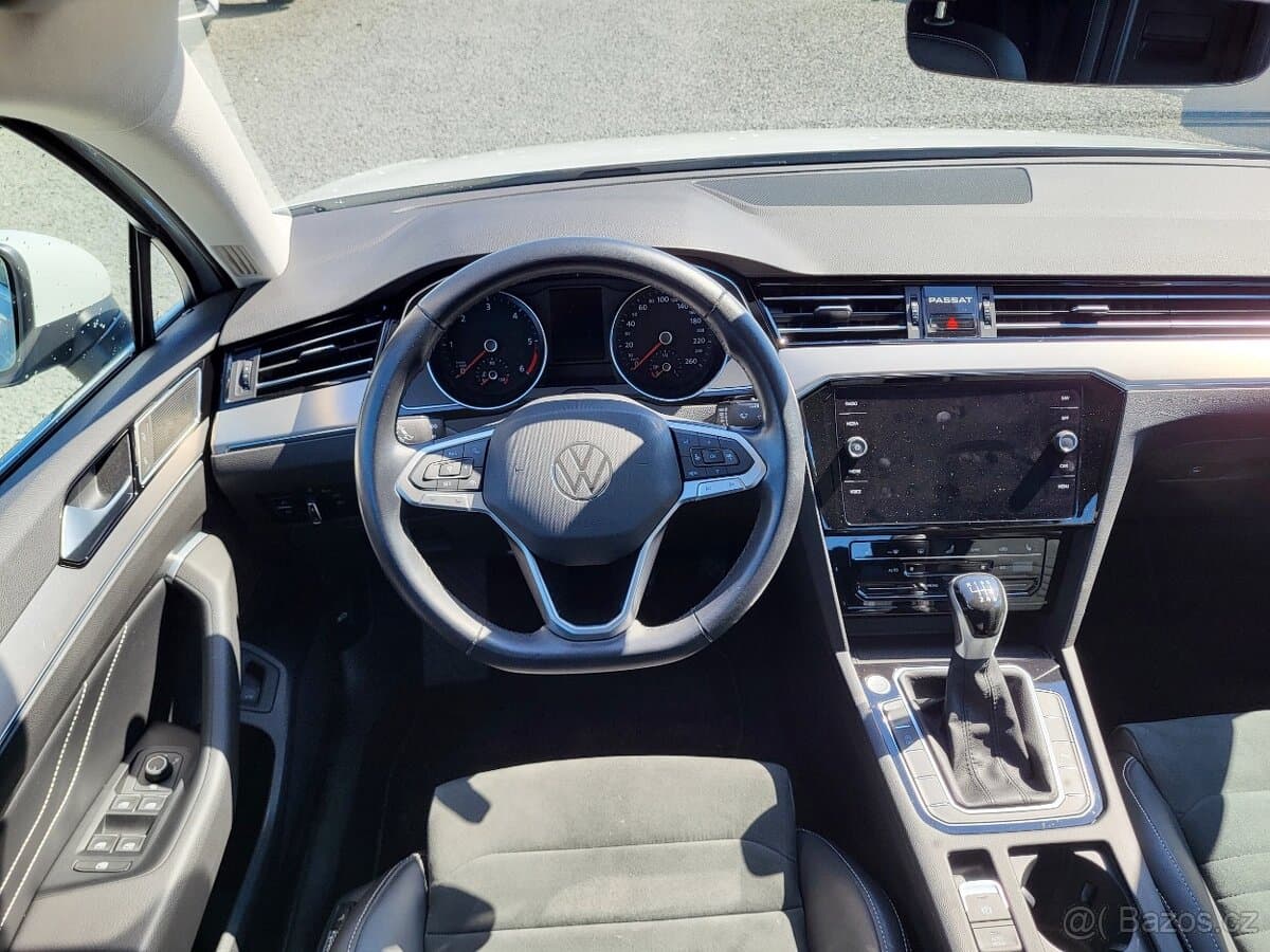 2022 Volkswagen PASSAT - 9