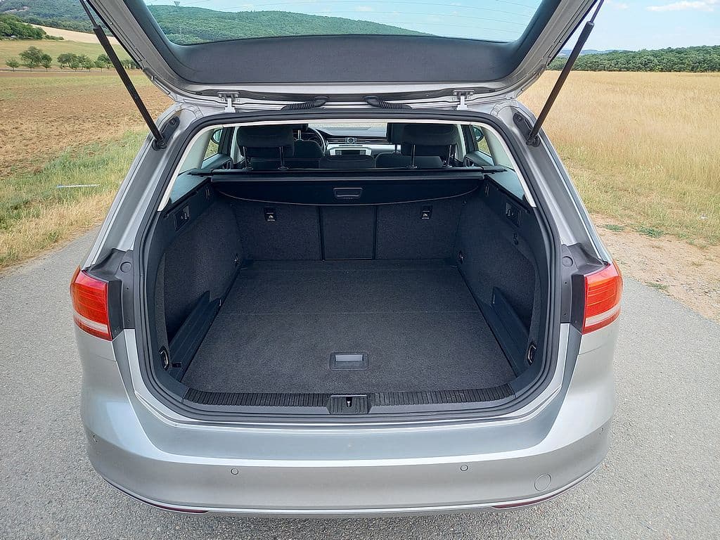 2016 Volkswagen PASSAT - 9