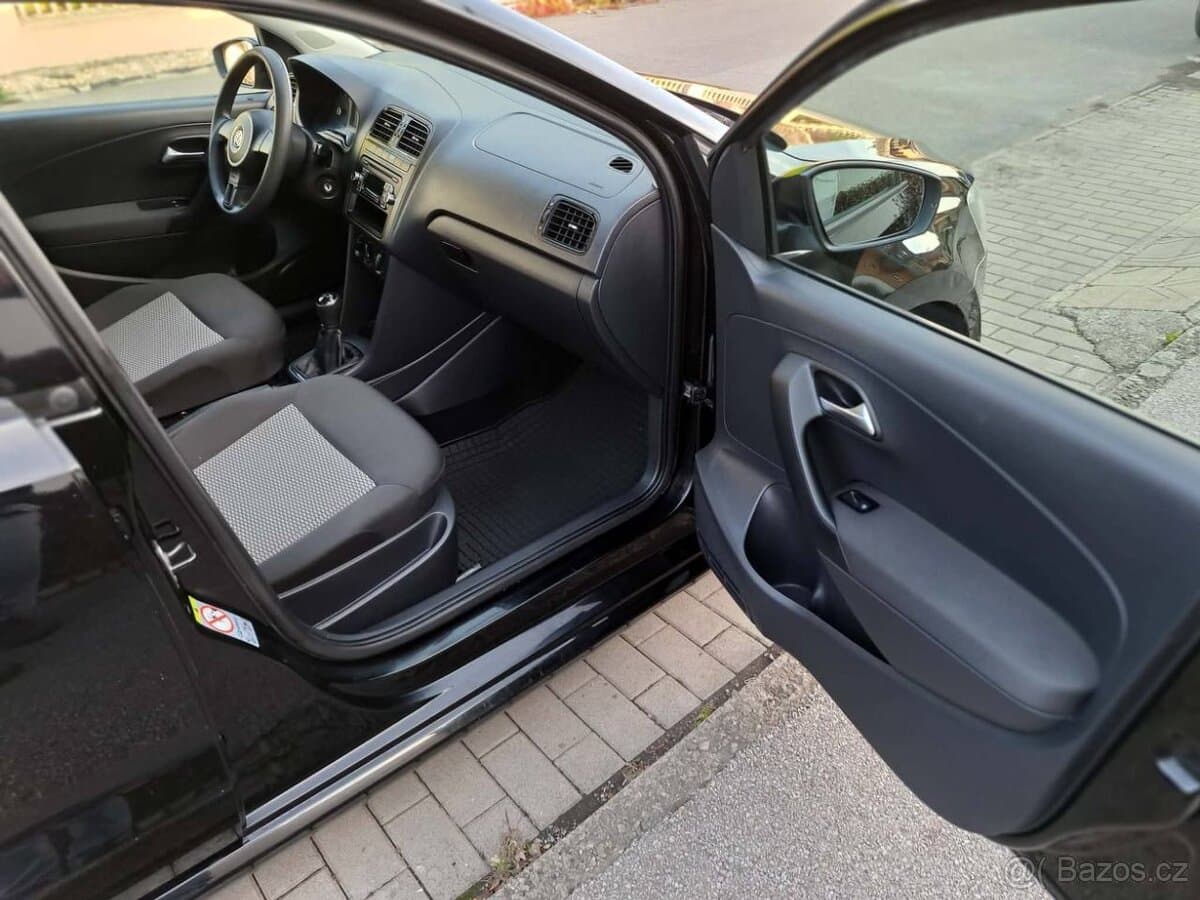 2013 Volkswagen POLO - 9