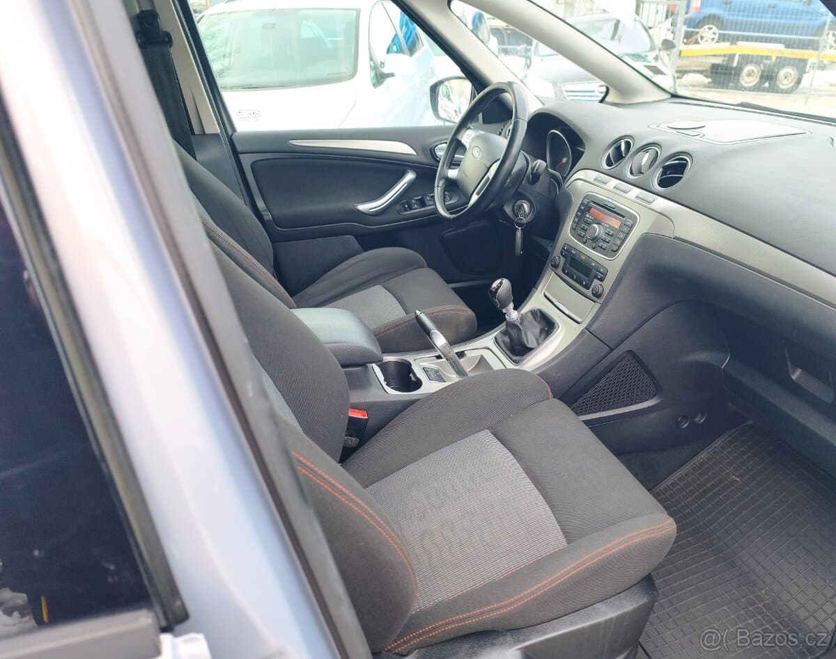 2011 Ford S-MAX - 9