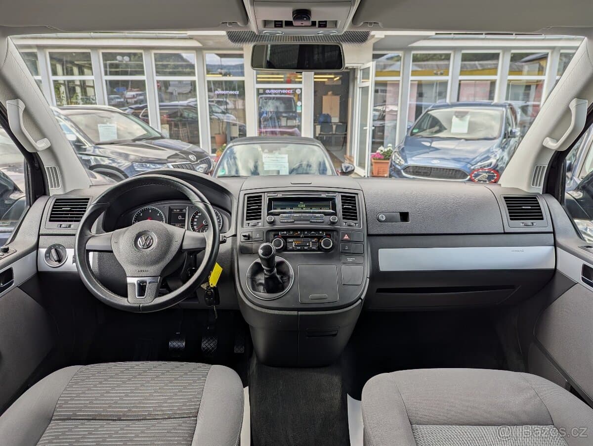 2015 Volkswagen MULTIVAN - 9
