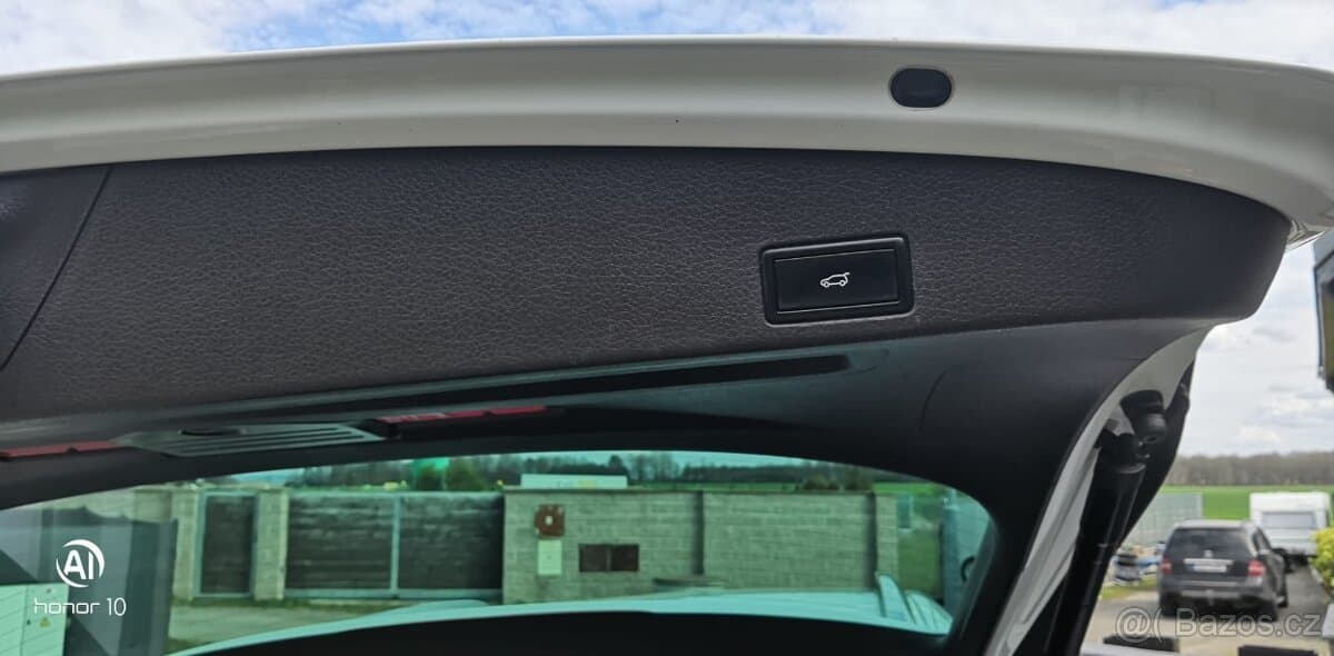 2013 Volkswagen TOUAREG - 9