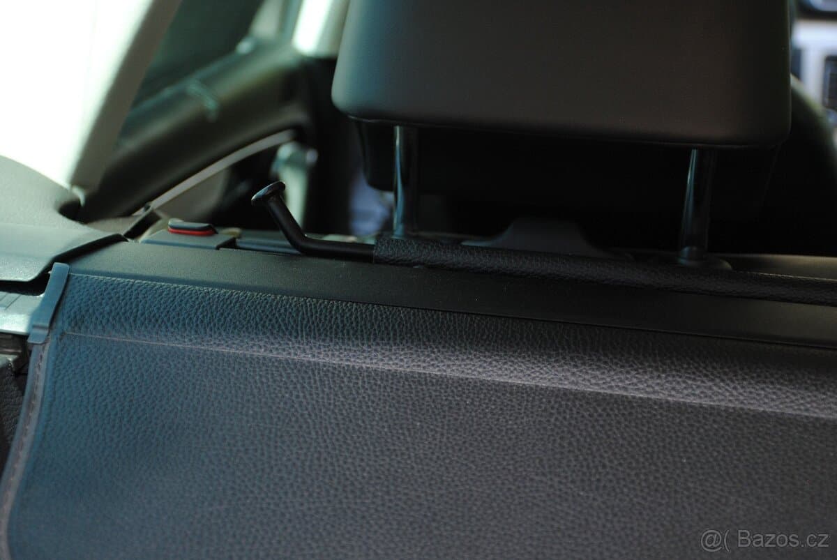 2011 Volkswagen PASSAT - 9