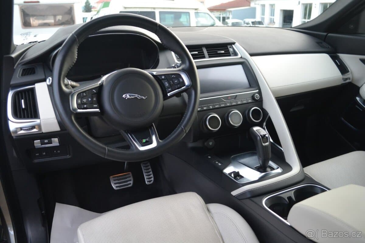 2019 Jaguar E-PACE - 9