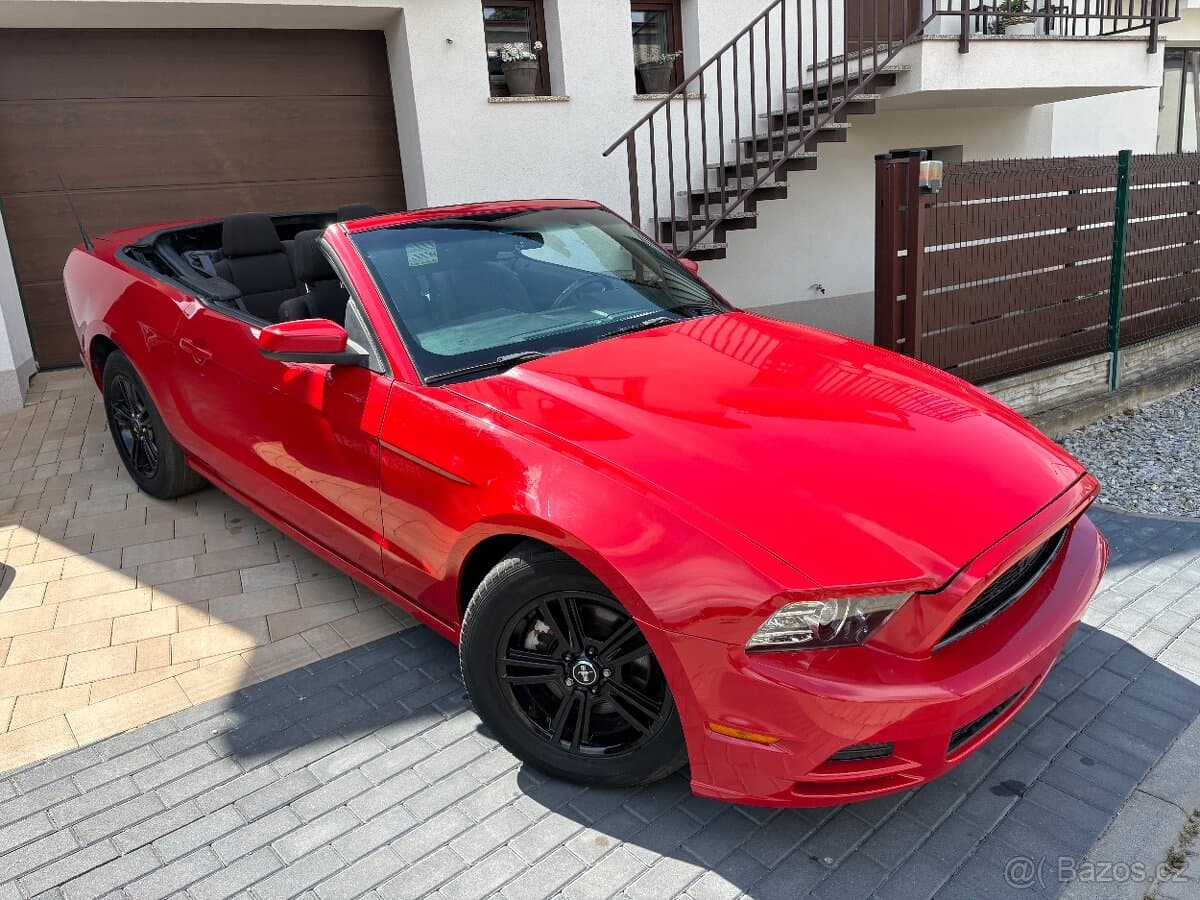 2013 Ford MUSTANG - 9