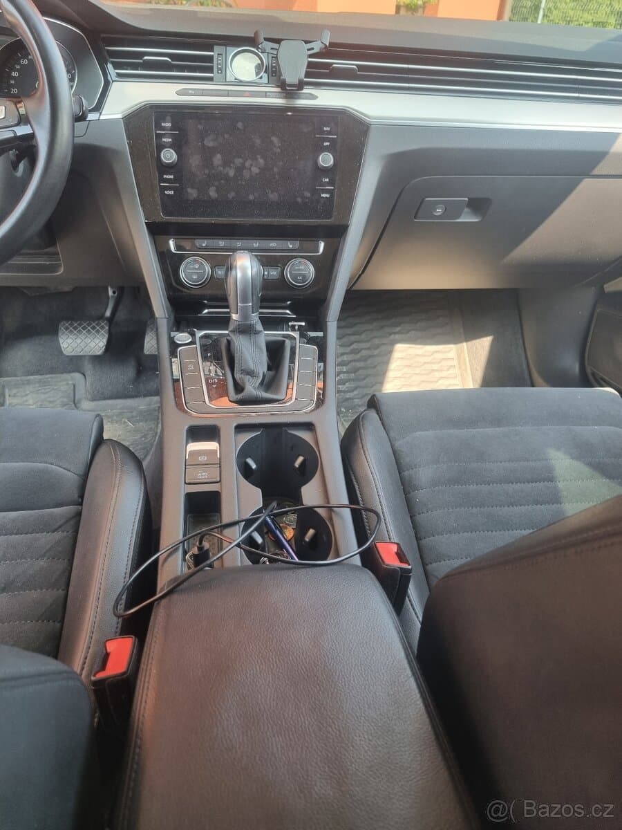 2018 Volkswagen PASSAT - 9