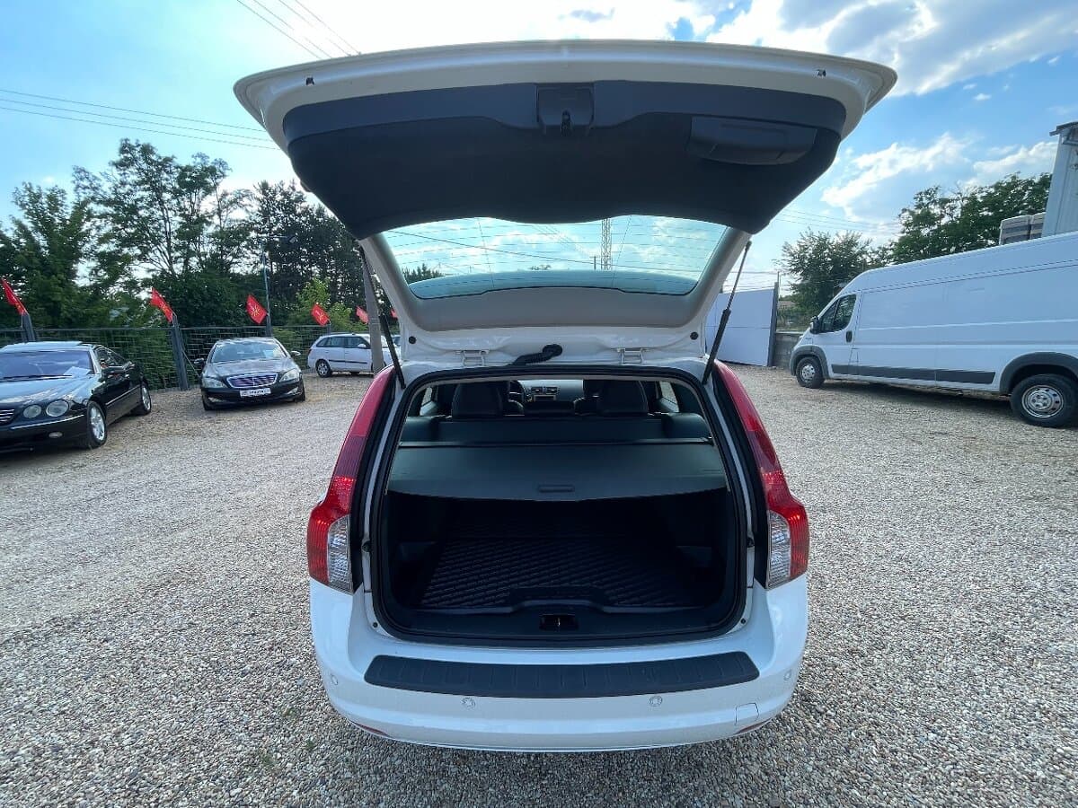 2010 Volvo V50 - 9