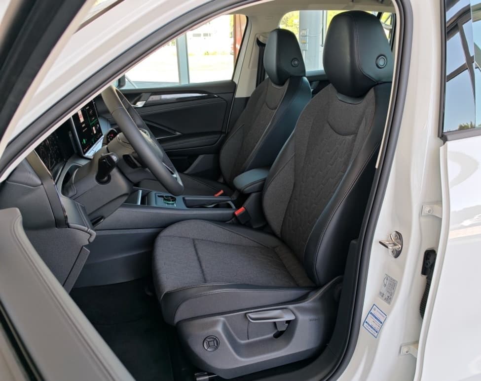 2025 Volkswagen TIGUAN - 9