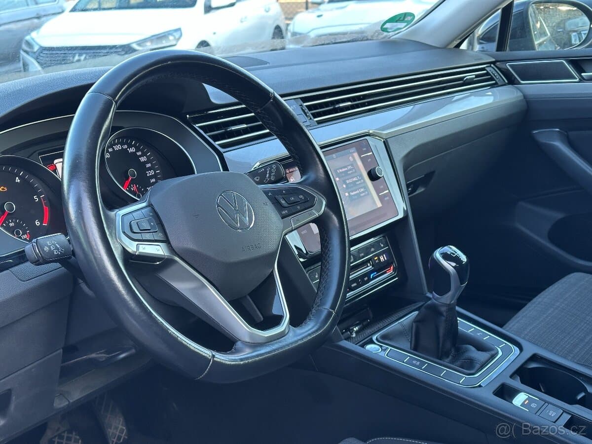 2021 Volkswagen PASSAT - 9