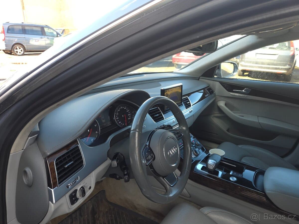 2010 Audi A8 - 9