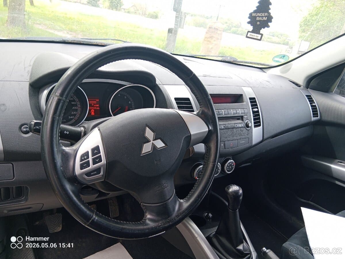 2010 Mitsubishi OUTLANDER - 9