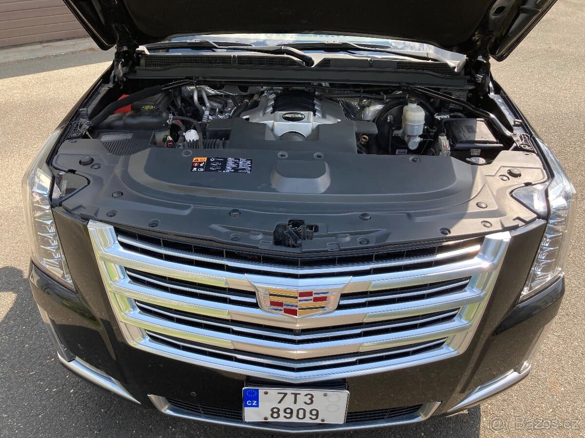 2015 Cadillac ESCALADE - 9
