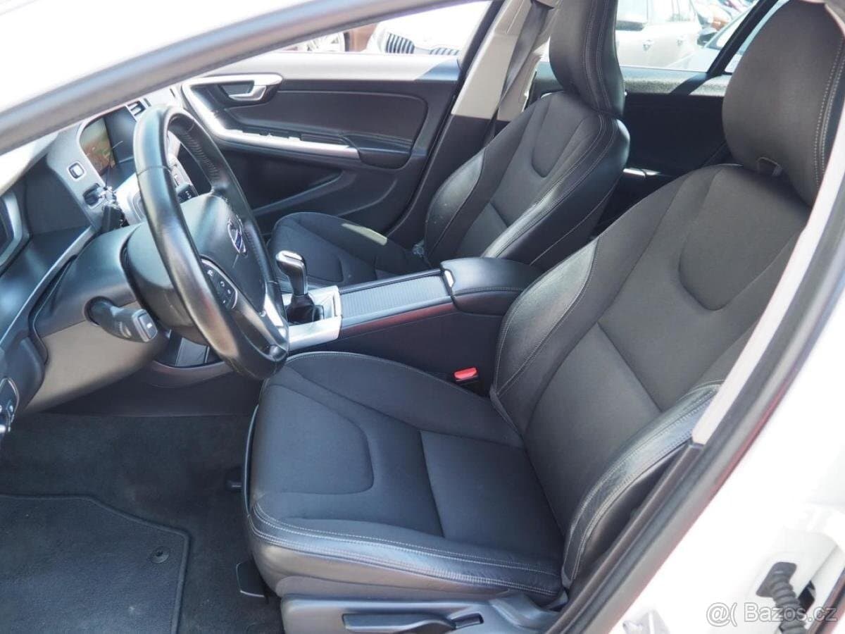 2017 Volvo V60 - 9