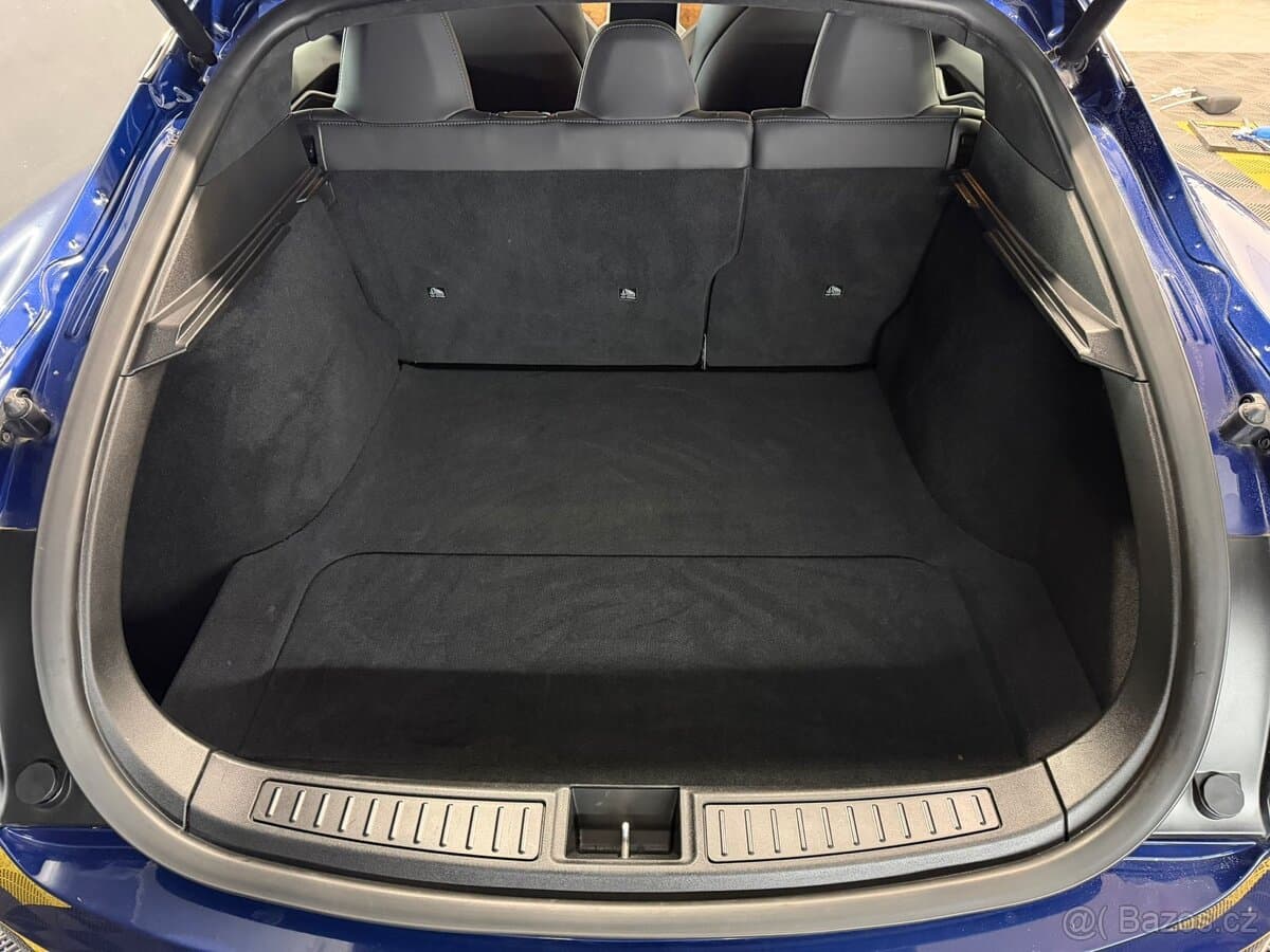 2020 Tesla MODEL S - 9