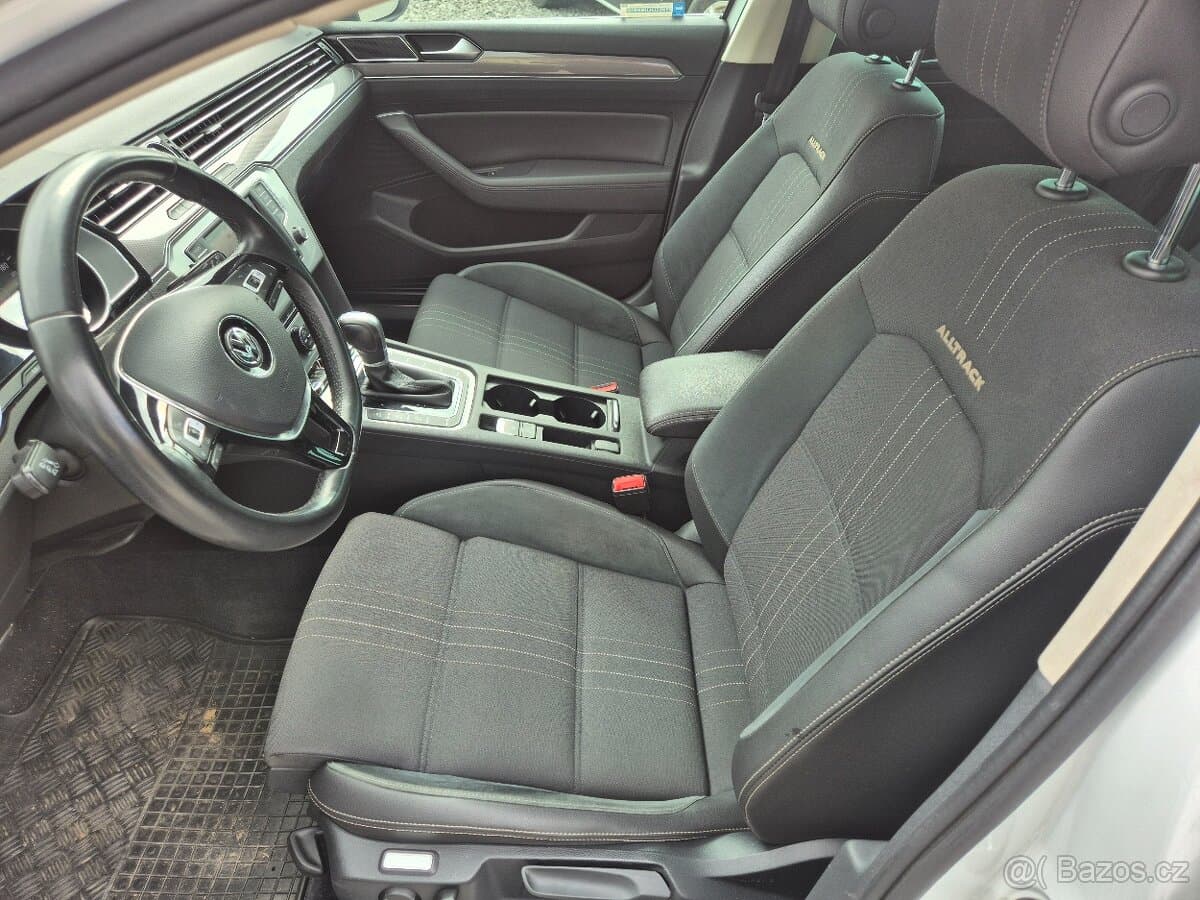 2017 Volkswagen PASSAT - 9